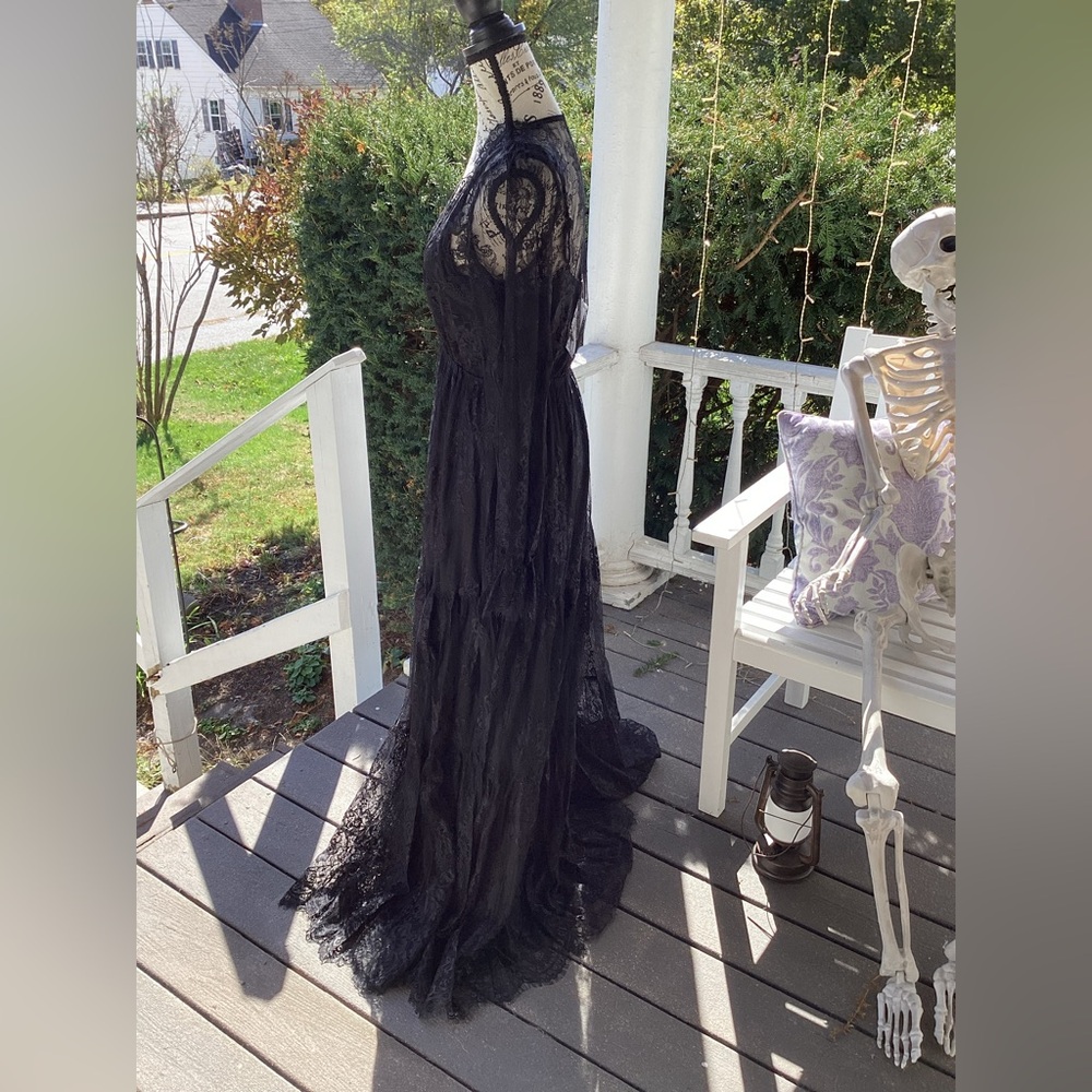 Baltic Born Midnight Lace Gown - Picture 5 of 6
